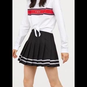 H&M Short Pleated Skirt